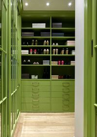 Г-образная гардеробная комната в зеленом цвете Волгодонск